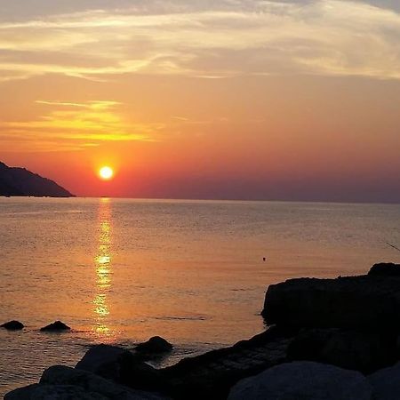 Appartamento In Villetta A 2 Passi Dal Mare E Dal Centro Pesaro Luaran gambar