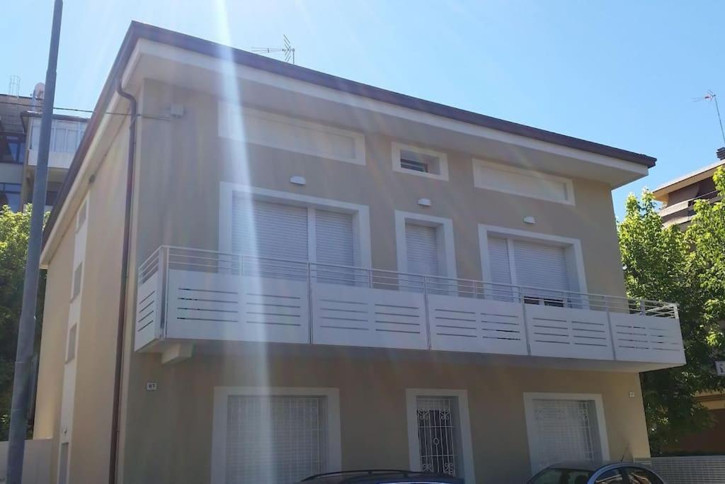 Appartamento In Villetta A 2 Passi Dal Mare E Dal Centro Pesaro Luaran gambar